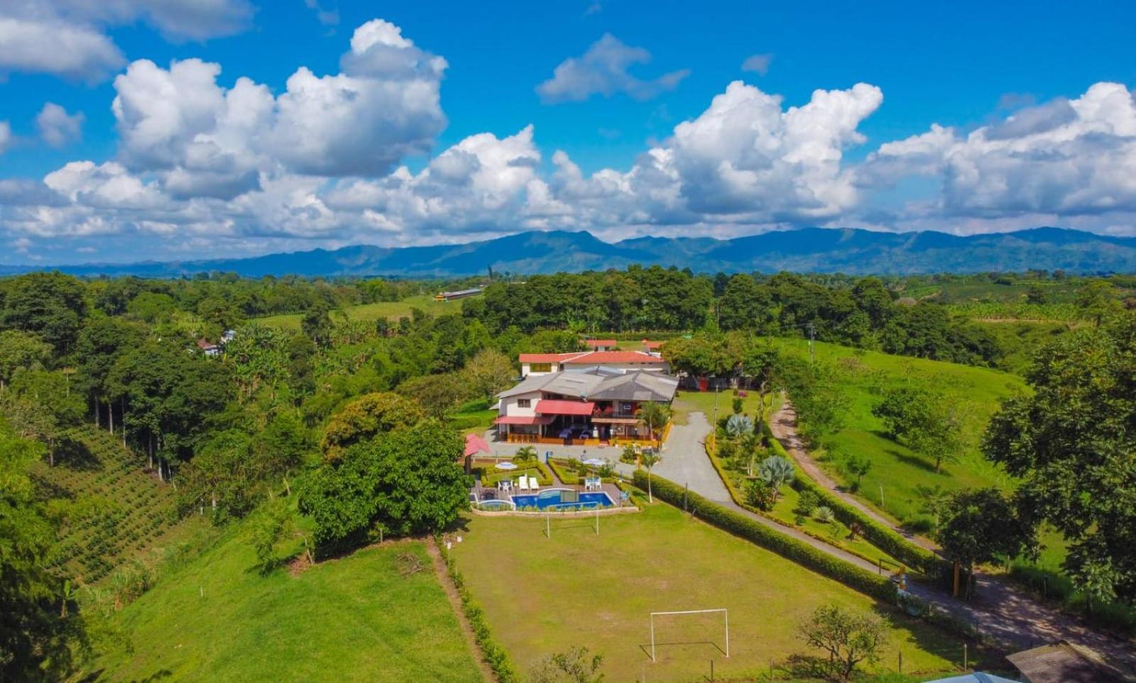 Finca Turistica Los Alpes Villa Quimbaya Exterior photo